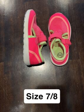 Kids Pink Mesh Water Shoes - Size 7/8